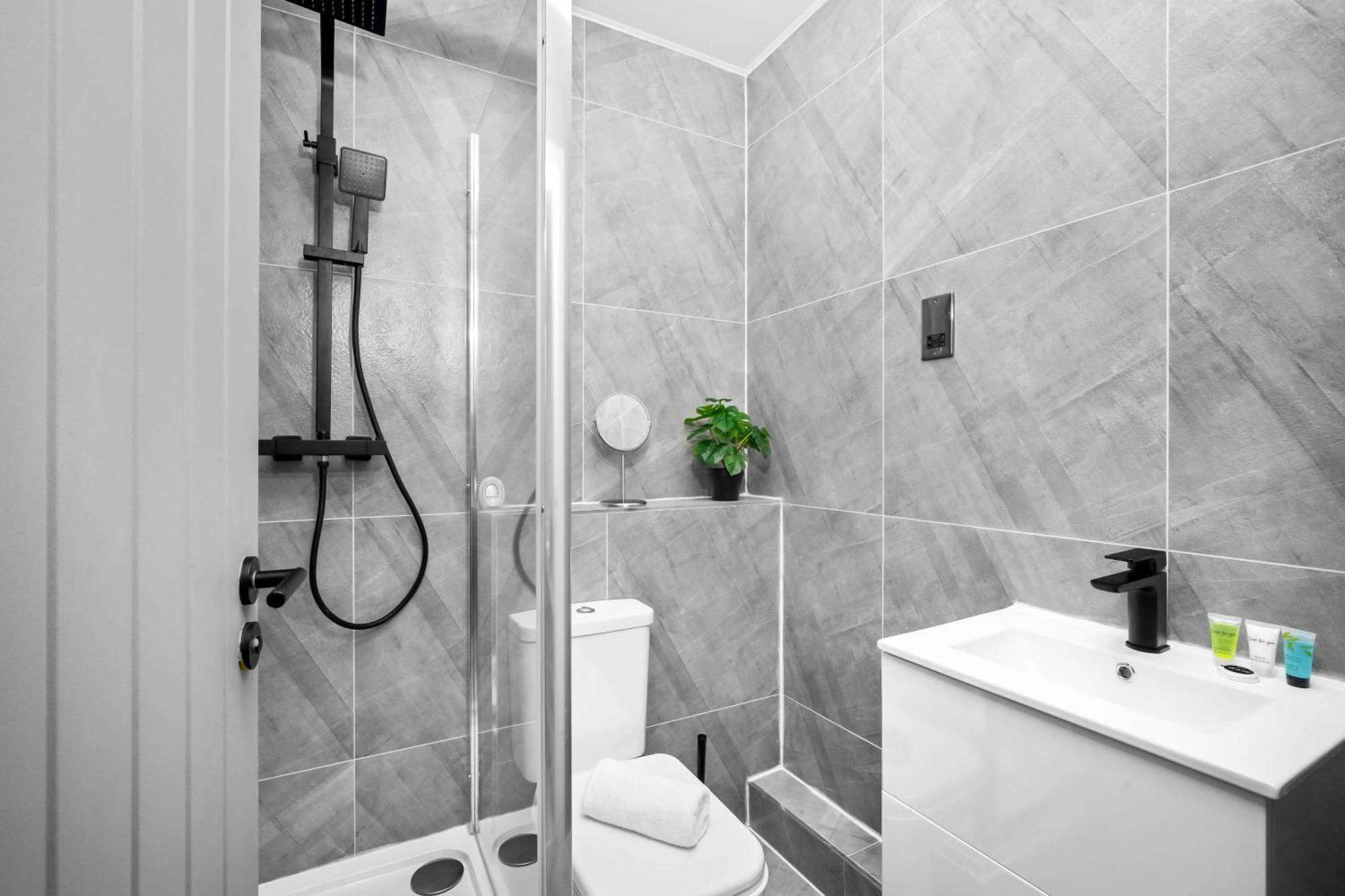 New Luxury Two Bedroom Apartment - City Centre - Netflix - Wifi - Top Rated - Jq 8Ah Birmingham Dış mekan fotoğraf