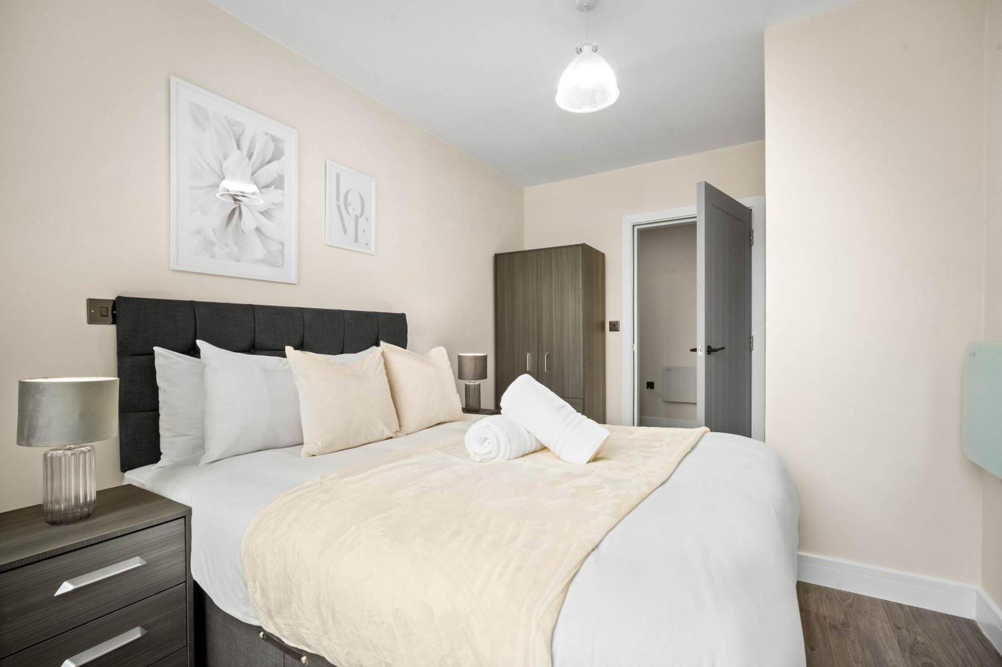New Luxury Two Bedroom Apartment - City Centre - Netflix - Wifi - Top Rated - Jq 8Ah Birmingham Dış mekan fotoğraf