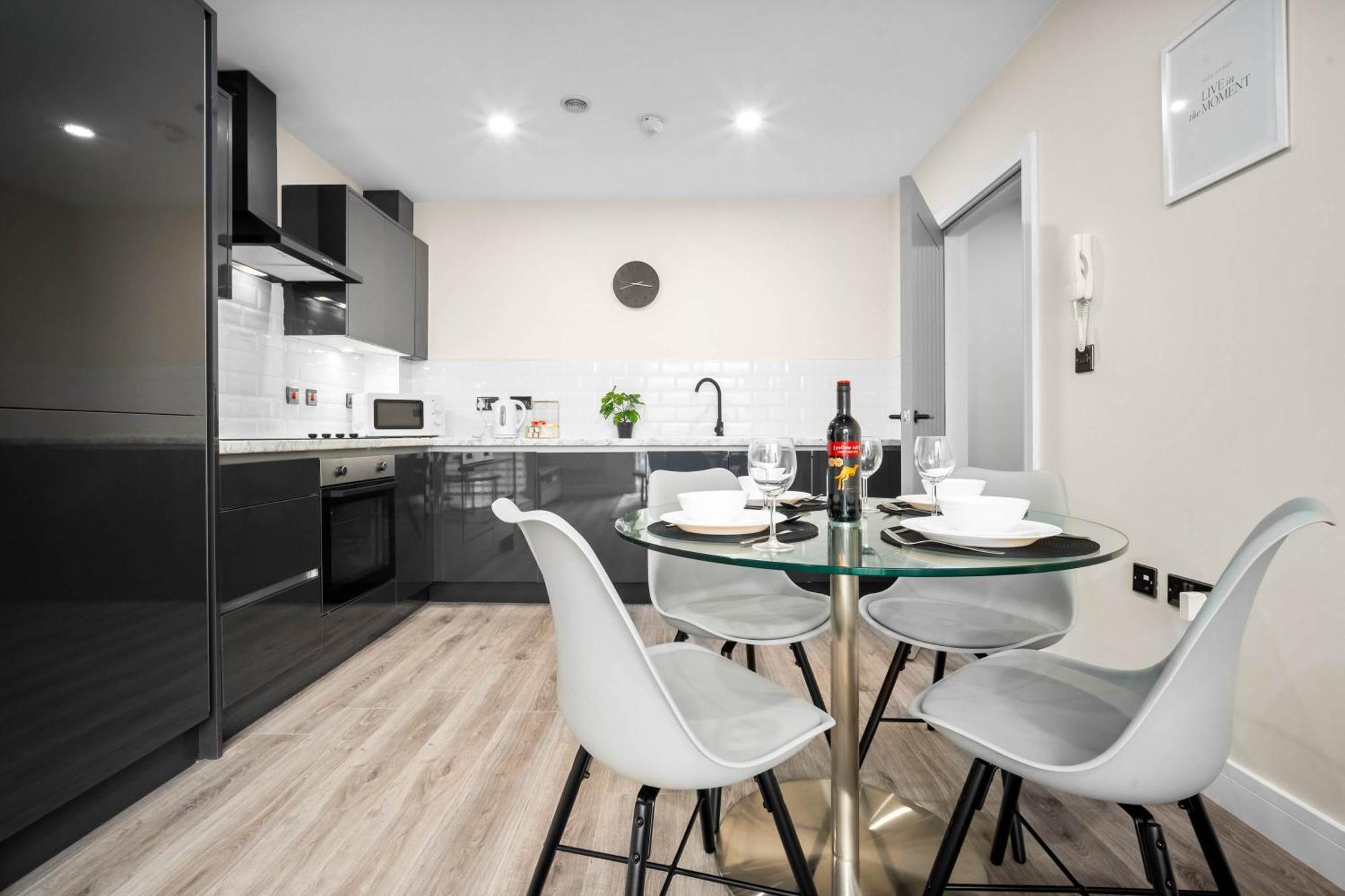 New Luxury Two Bedroom Apartment - City Centre - Netflix - Wifi - Top Rated - Jq 8Ah Birmingham Dış mekan fotoğraf