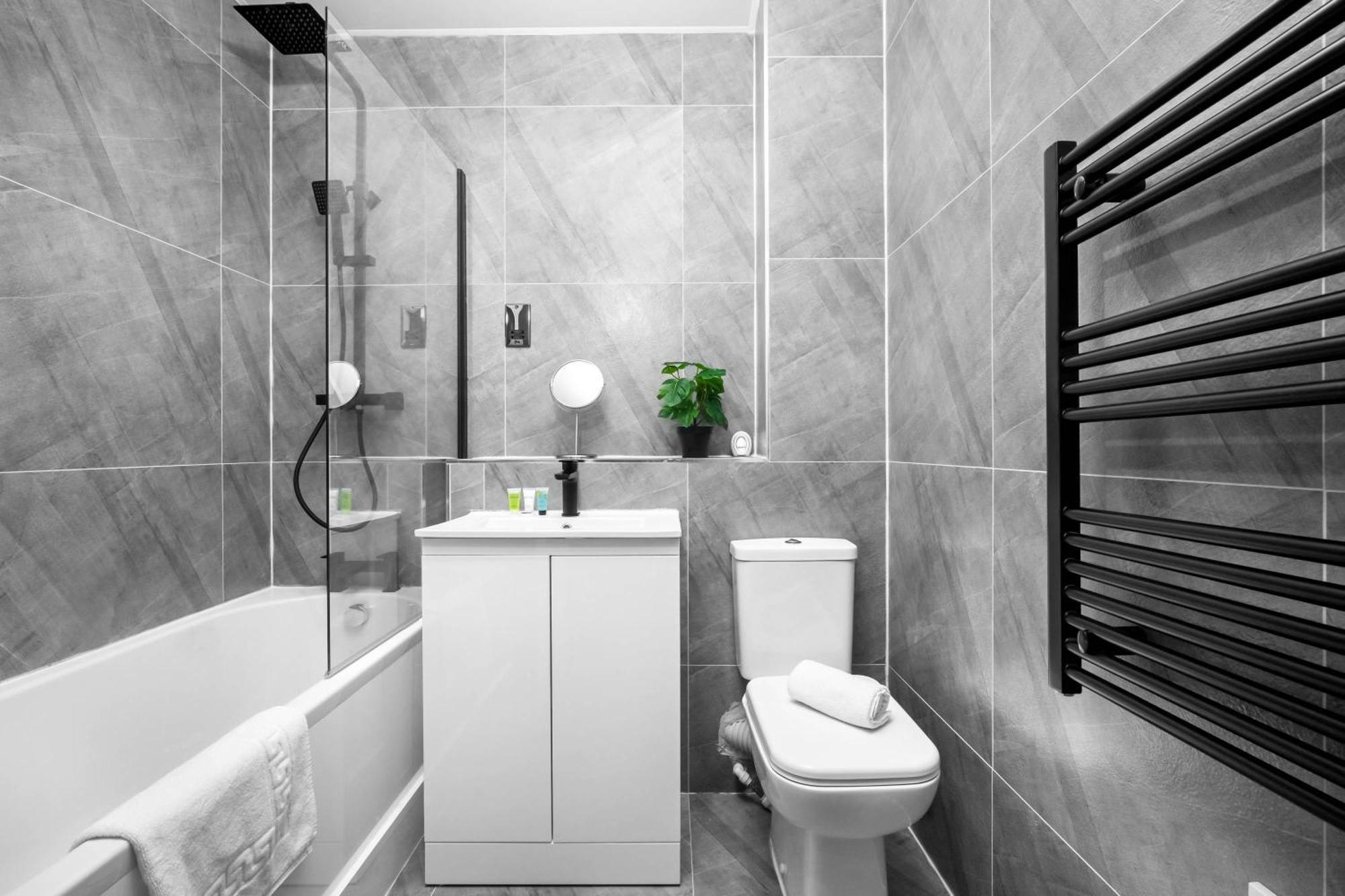 New Luxury Two Bedroom Apartment - City Centre - Netflix - Wifi - Top Rated - Jq 8Ah Birmingham Dış mekan fotoğraf